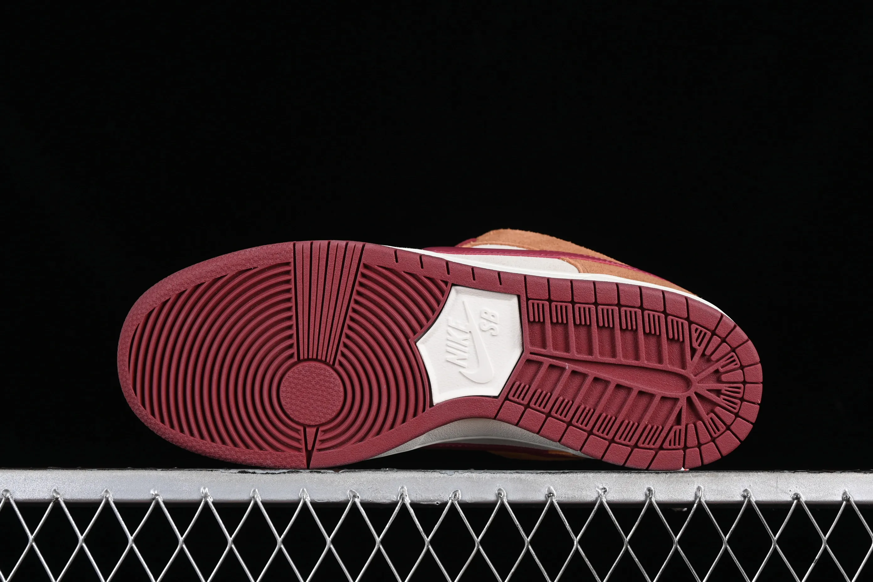 All Categories Nk SB Dunk Series Nk SB Dunk Low Low-top sneakers Foreign trade version Nk SB Dunk Low Pro Brown and red color SB low-top casual sneakers BQ6817-202